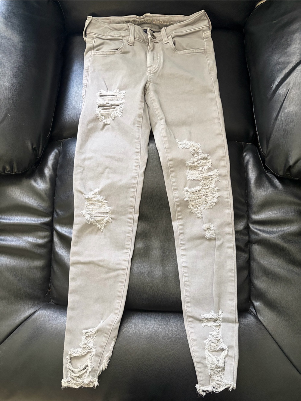 Women’s Distressed Skinny Jeans — Light Grey